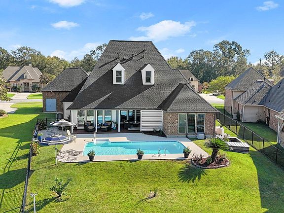 3rd image of 18465 Lake Harbor Ln