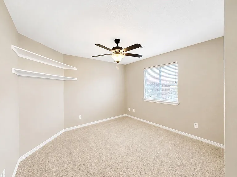 1823 Strongs Ct — Photo 32