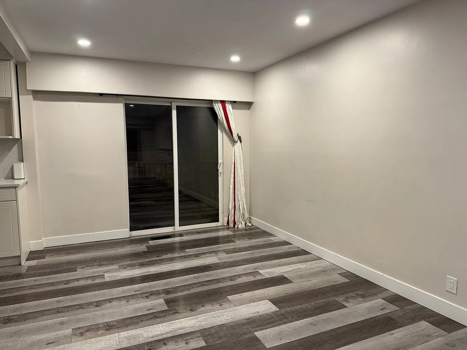 3 bed, 1100 sqft, $2,400 — Photo 3