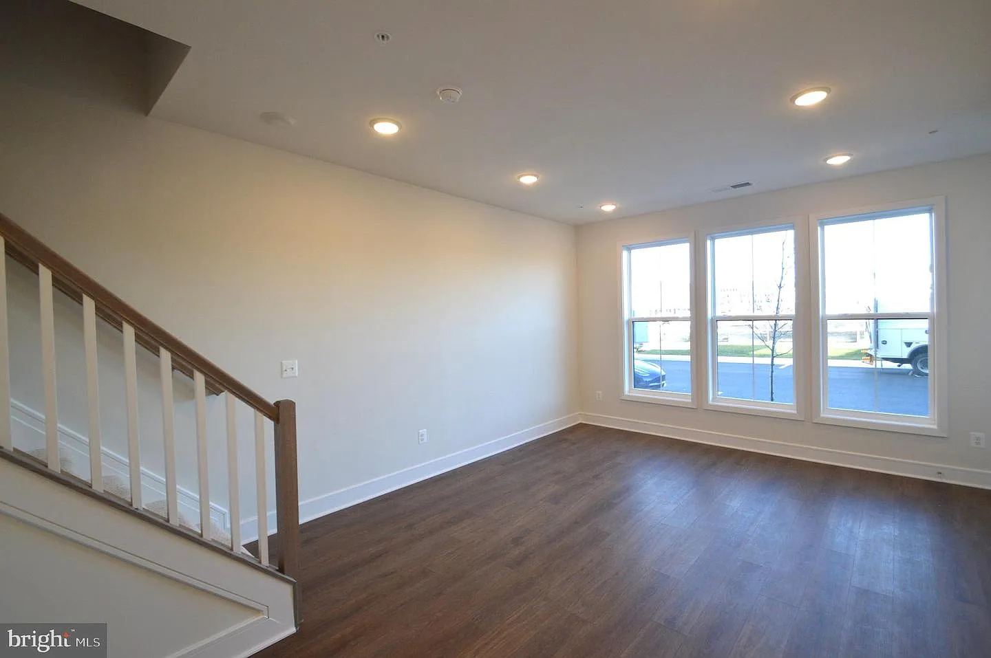 3 bed, 4.0 bath, 2324 sqft, $3,195 — Photo 4