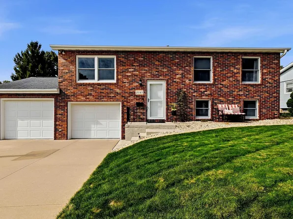 2545 Waller St, Dubuque, IA 52002