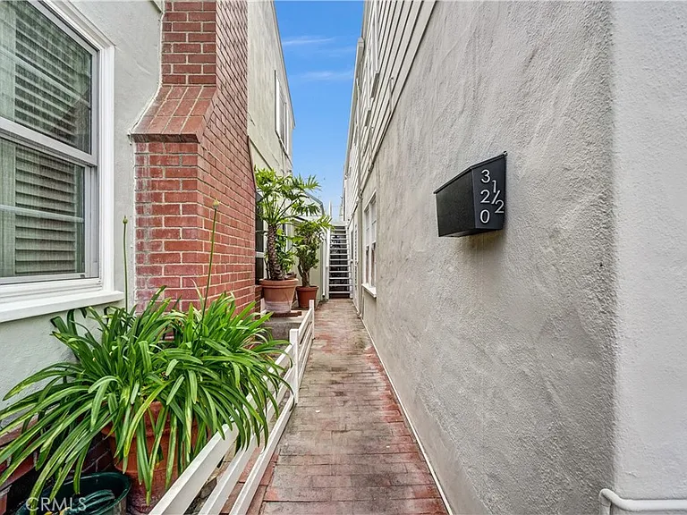 320 Sapphire Ave — Photo 4