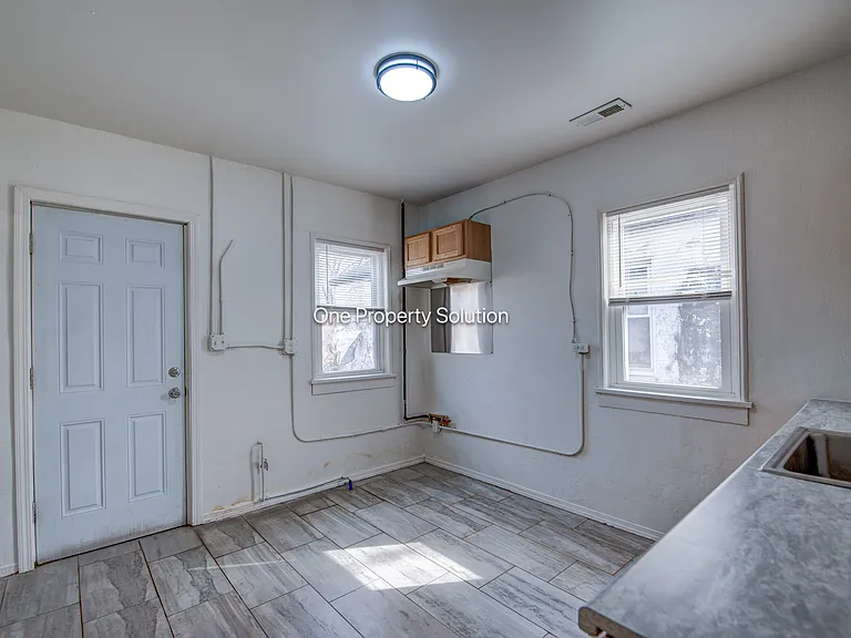 2453 Prospect St — Photo 5