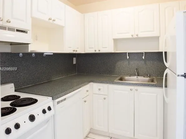 3615 NE 167th St APT 303, North Miami Beach, FL 33160