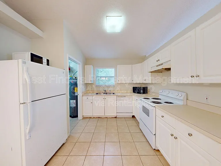 908 Helen St — Photo 14