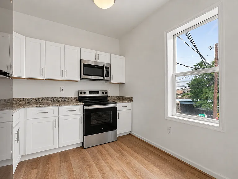 2 S New St #2 — Photo 3