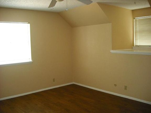 3rd image of 1207 Dawn Dr