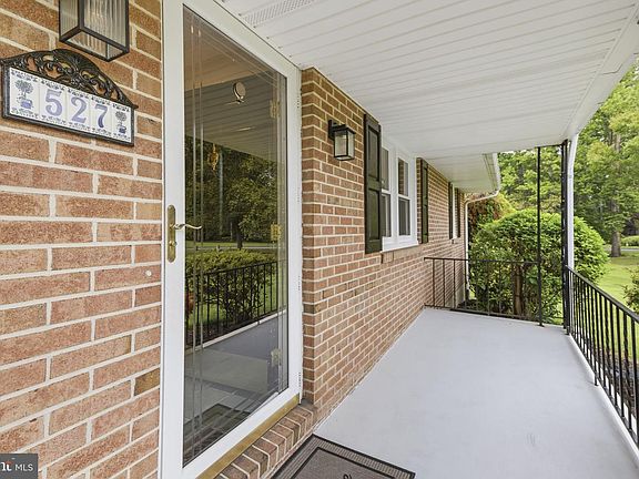 4th image of 527 Stratford Rd
