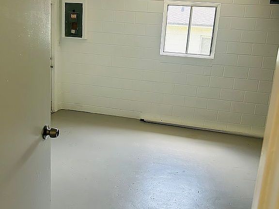 3rd image of 7319 Seamans Blf