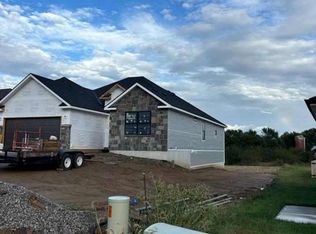 4707 Woodland Shores Ct, Saint Joseph, MO 64505