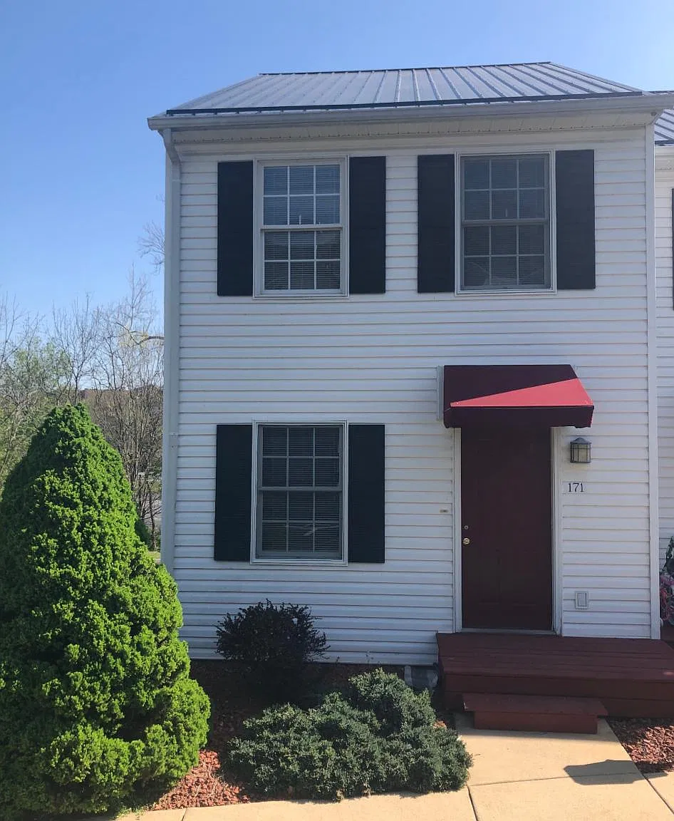 171 Courtney Ln — Photo 1