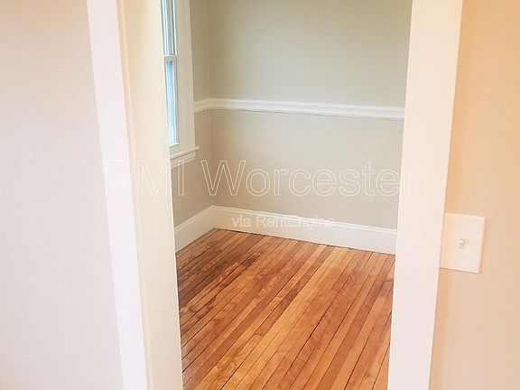 4th image of 29 Loxwood St APT 1L