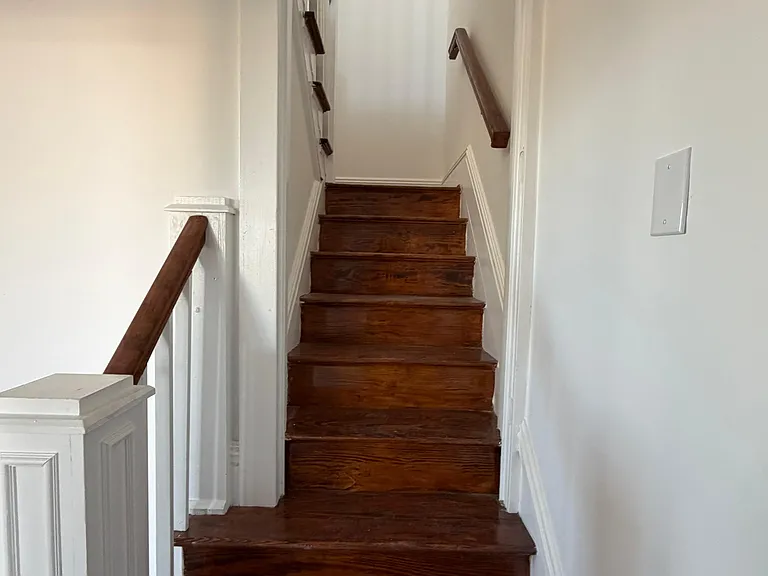 860 King William Rd — Photo 8