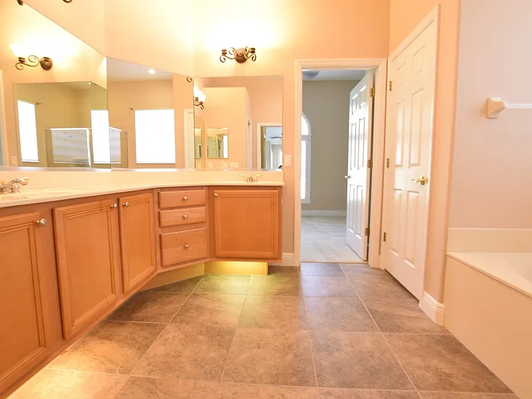 1036 Shadowmoss Cir — Photo 13