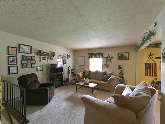 5th image of 155 Hillview Dr