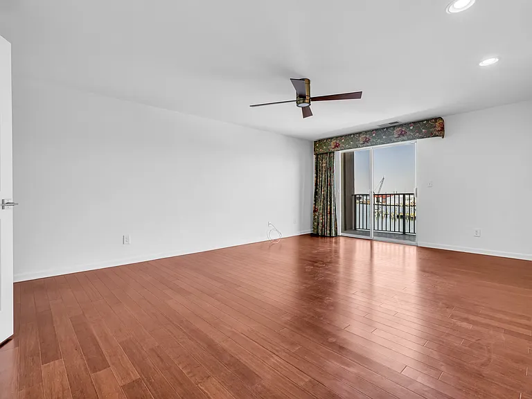 PRIMARY BEDROOM SUITE
