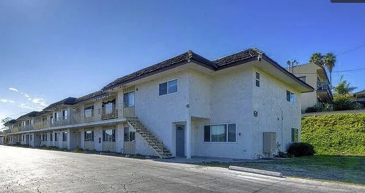 Building Photo - 160 Camino Corto