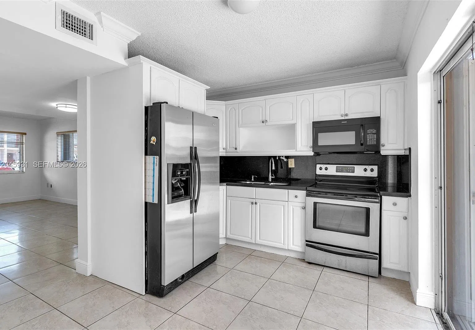 2 bed, 2.5 bath, 954 sqft, $2,500 — Photo 2