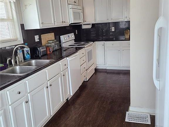 3rd image of 4410 Norledge Ave