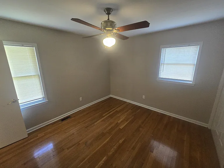1118 Maywood Dr — Photo 8