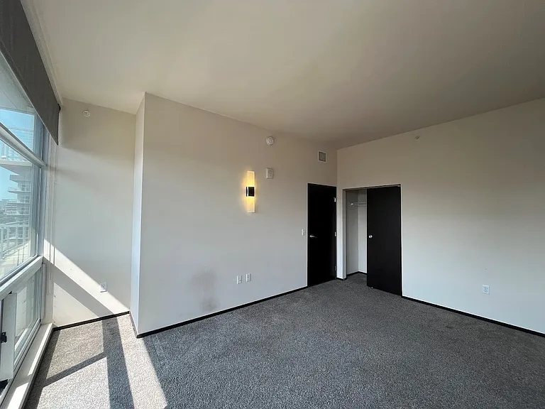 Galaxie High Rise Apartments — Photo 112
