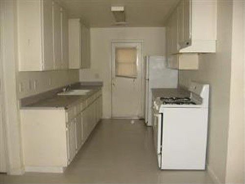 4th image of 4215 E White Ave