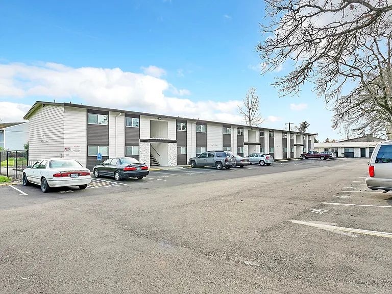 Cape Lee Apartments 2 & 3 Bedroom 1 Bathroom units — Photo 44