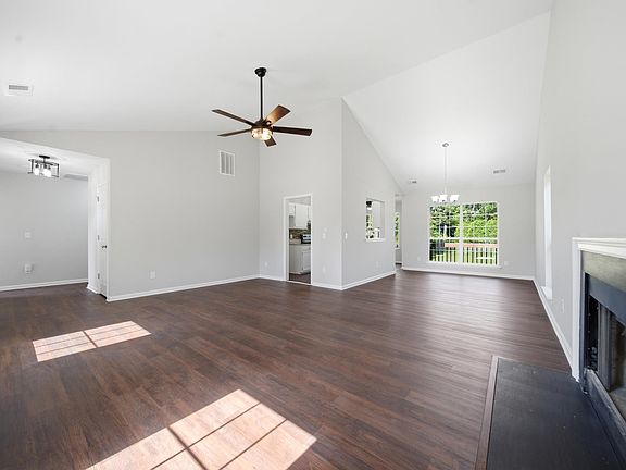 5th image of 644 Whitland Rd