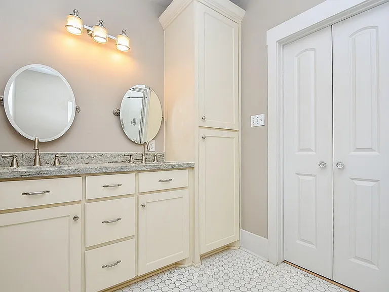 1307 Walton St — Photo 22