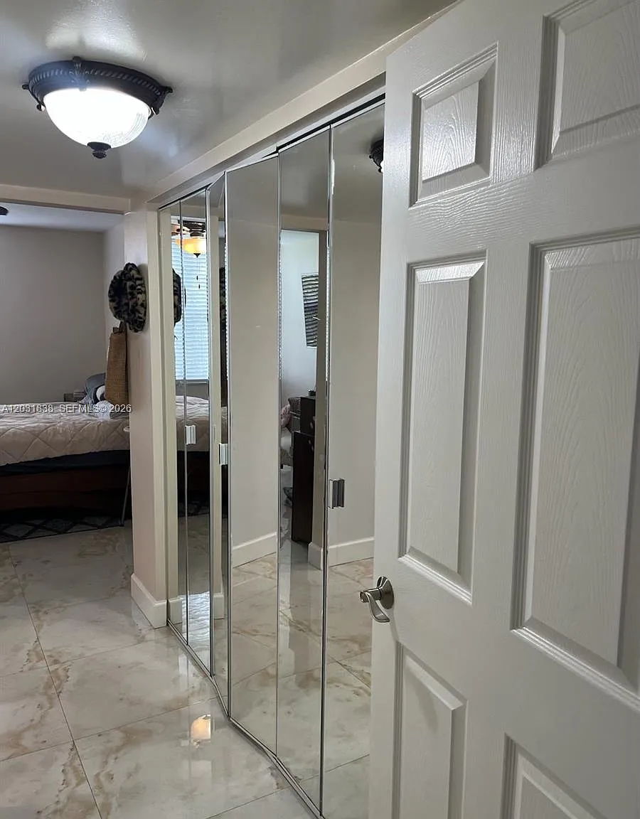 Tangerine Condominium Two — Photo 4