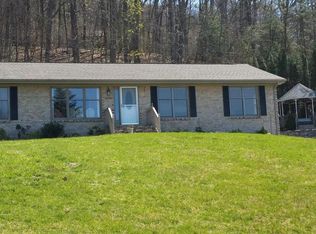 8243 Hunters Trl, Roanoke, VA 24019