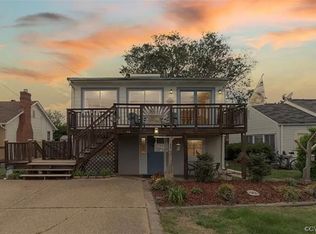13 Lighthouse Dr, Hampton, VA 23664