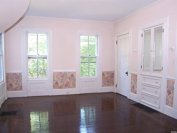 4th image of 126 Barnum Ave