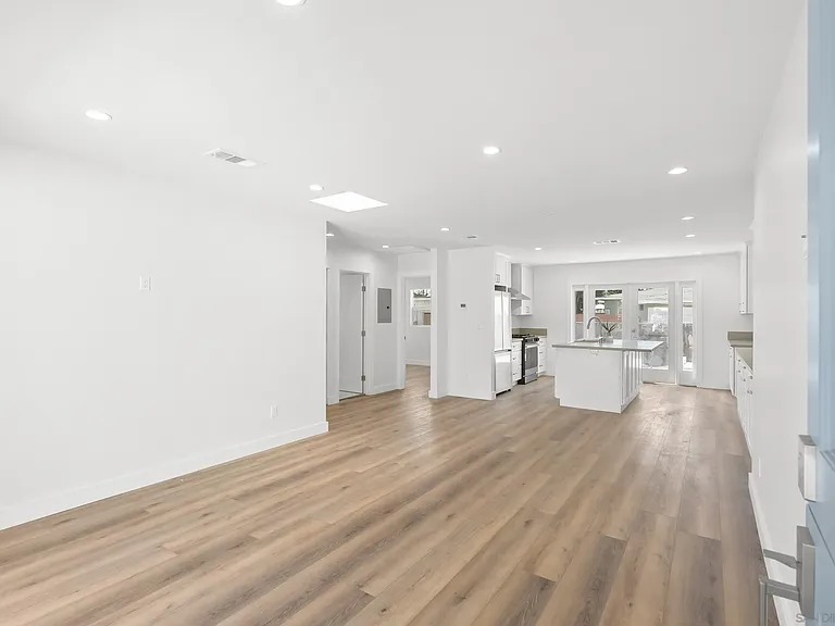 291 Ebony Ave — Photo 6