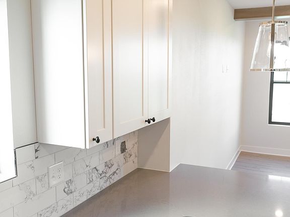 Quartz countertop and soft close drawers