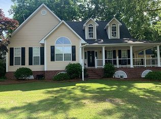 910 Huntington Dr, Hartsville, SC 29550