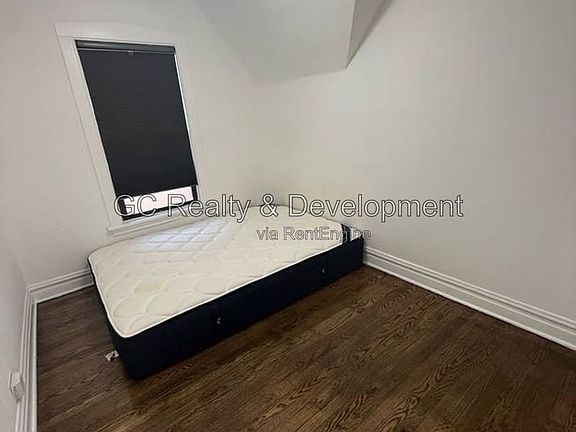 4th image of 5709 W Dakin St Unit 2