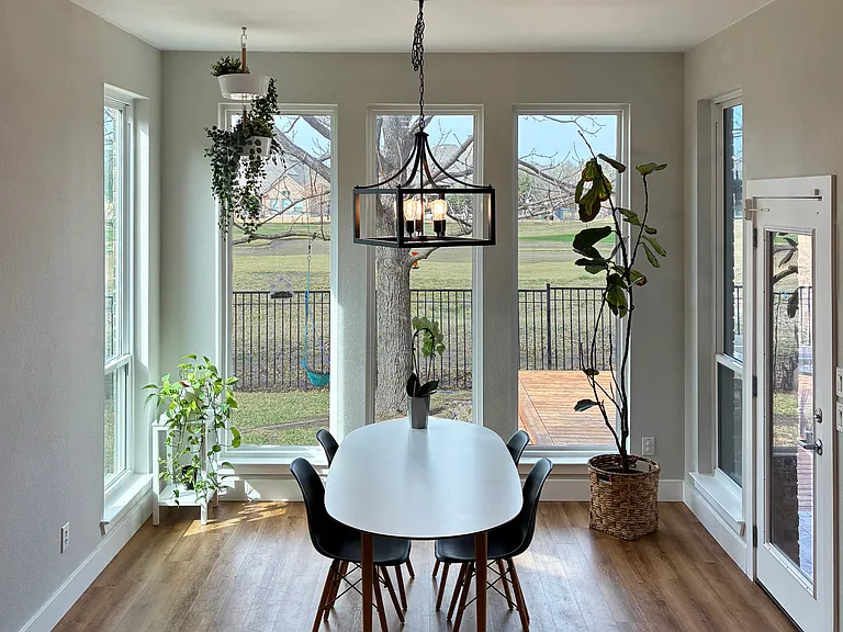 1308 Hillridge Dr — Photo 4
