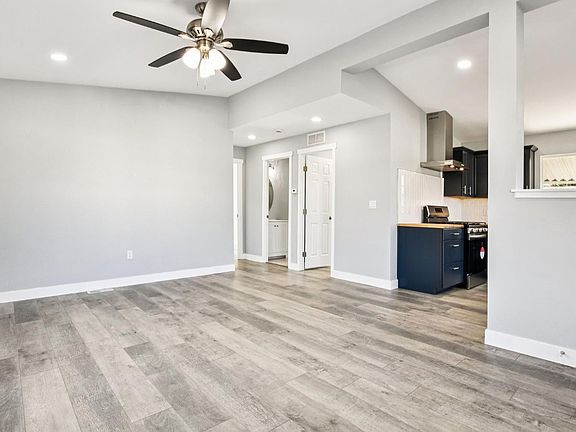 6th image of 4224 Floral Dr