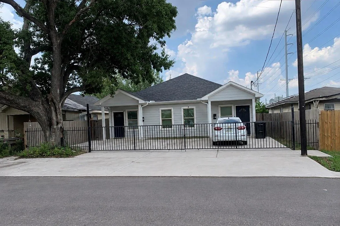2 bed, 2.0 bath, 1062 sqft, $1,345 — Photo 1