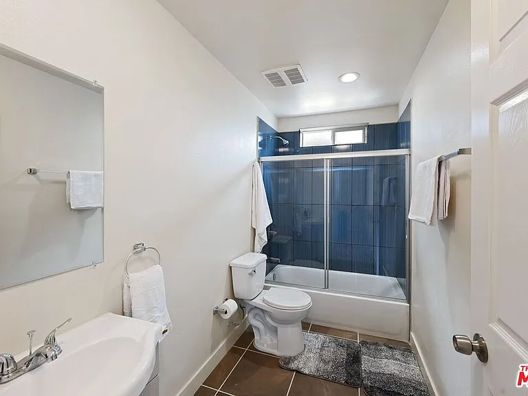 5912 S Flower St — Photo 25