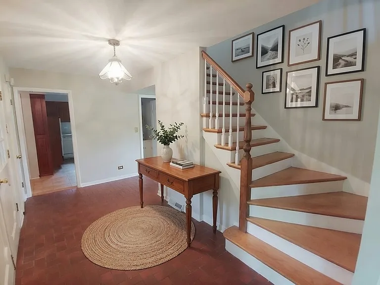 15 Dukes Ln — Photo 2