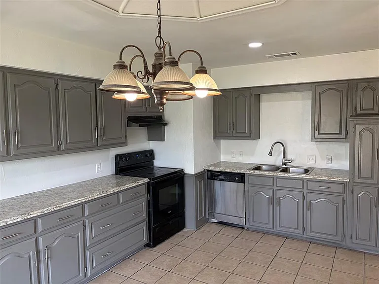 3902 San Mateo Dr — Photo 4