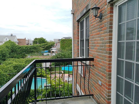5th image of 152 Bay 11th St #3
