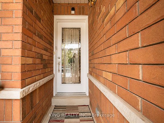 2nd image of 149 Dolce Cres