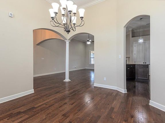 4th image of 7685 Shadowcrest Rd