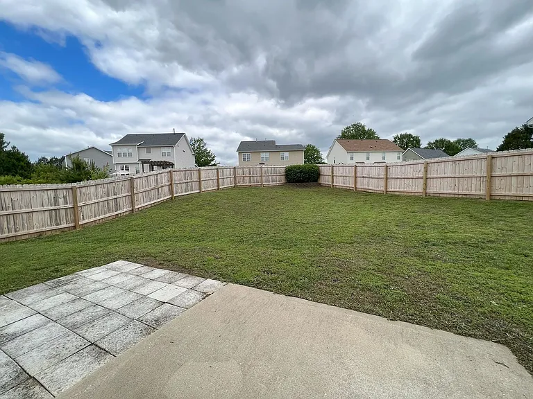 783 Hay River St — Photo 15