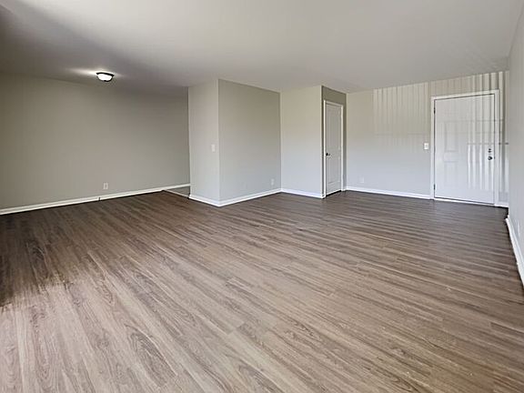 2nd image of 550 E Bledsoe St #B3