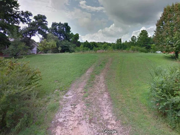 80 Sandy Rd, Lexington, TN 38351