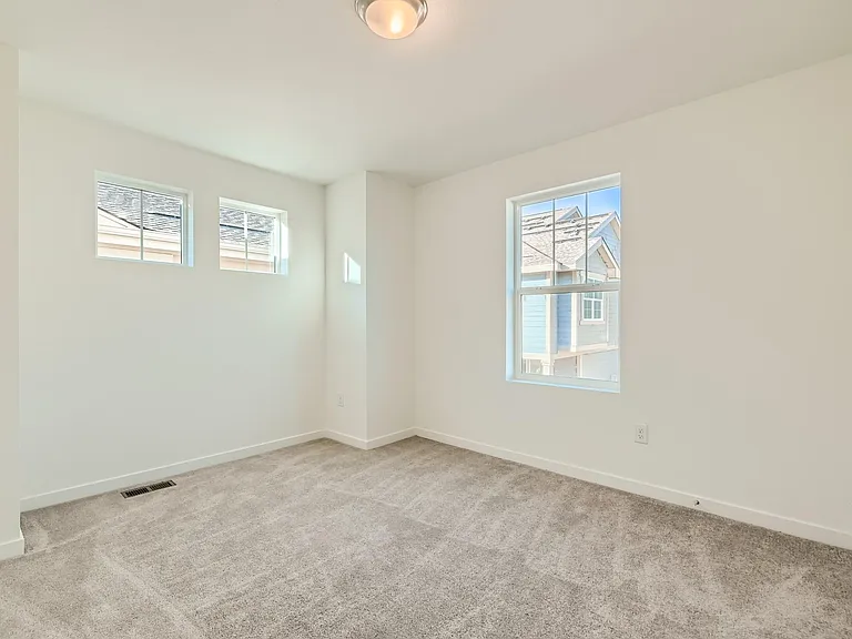 637 Acorn Pl — Photo 24